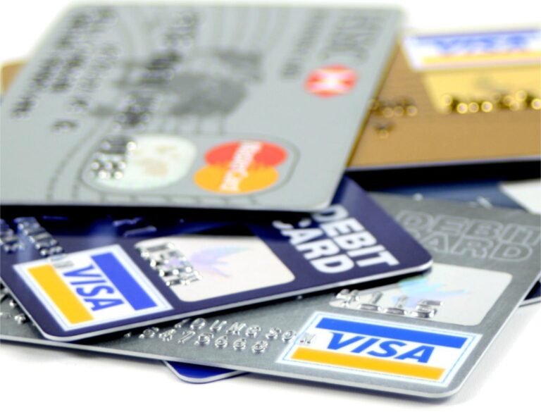 Instant Credit Card: Approval Within Minutes – No Joining Fees