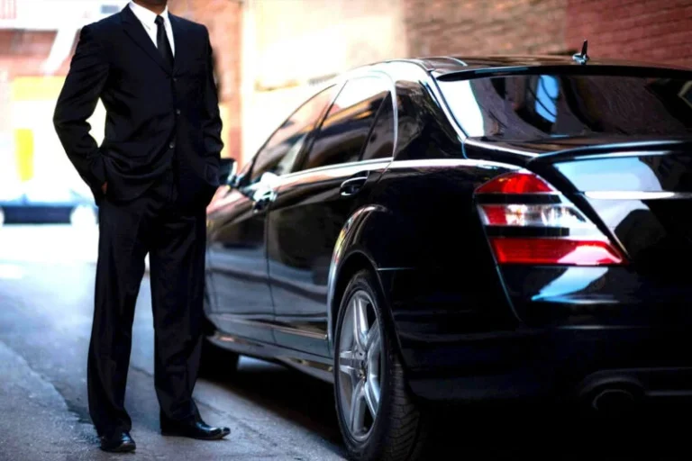 How Limo Services Offer Comfort and Safety for Traveling Seniors